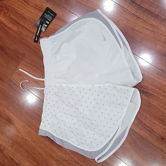 Nike Pants - NWT size XL Nike tempo shorts